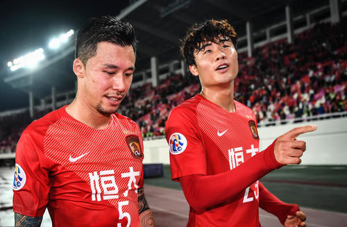 亚博体育官方-今夜突围战来临，广州队围绕欧冠远射贴柱，质疑声仍在，更衣室氛围转暖